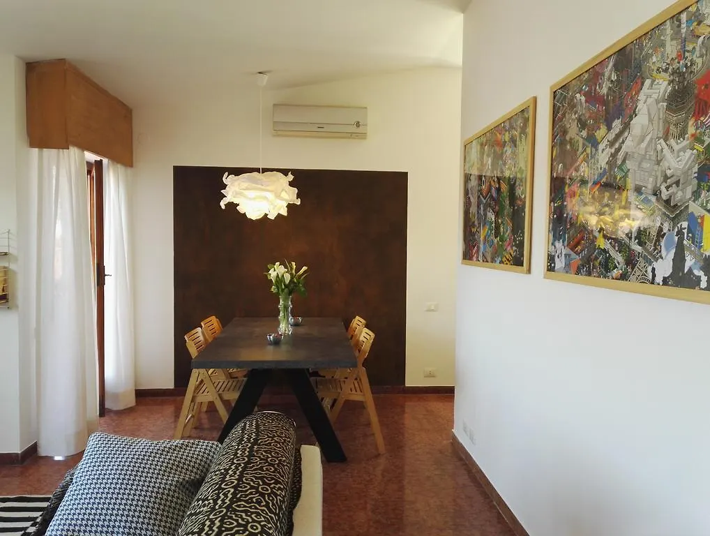 Roommo Lungarno Florenz 0*,  Italien