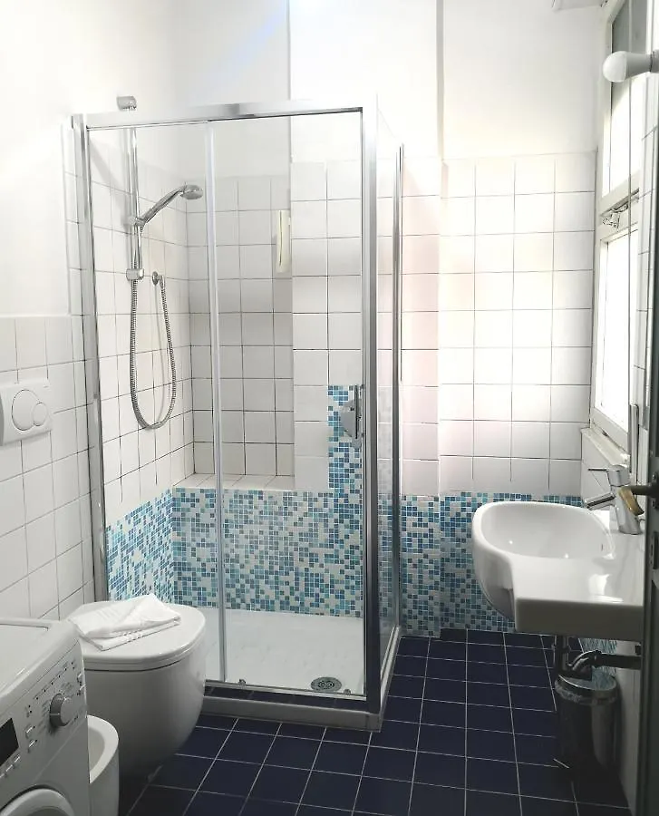 Apartment Roommo Lungarno Florenz